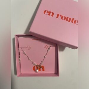 New En Route Vanna Pearl Necklace (waterproof)